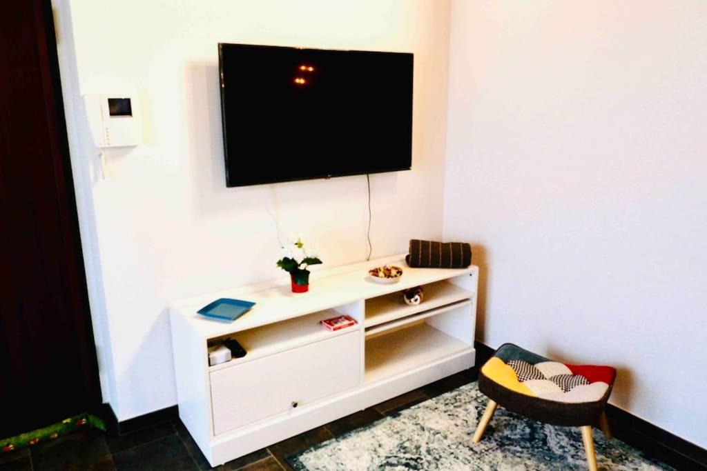 Attico Nel Cuore Delle Langhe - Free Parking Wi-Fi E Ac 阿尔巴 外观 照片