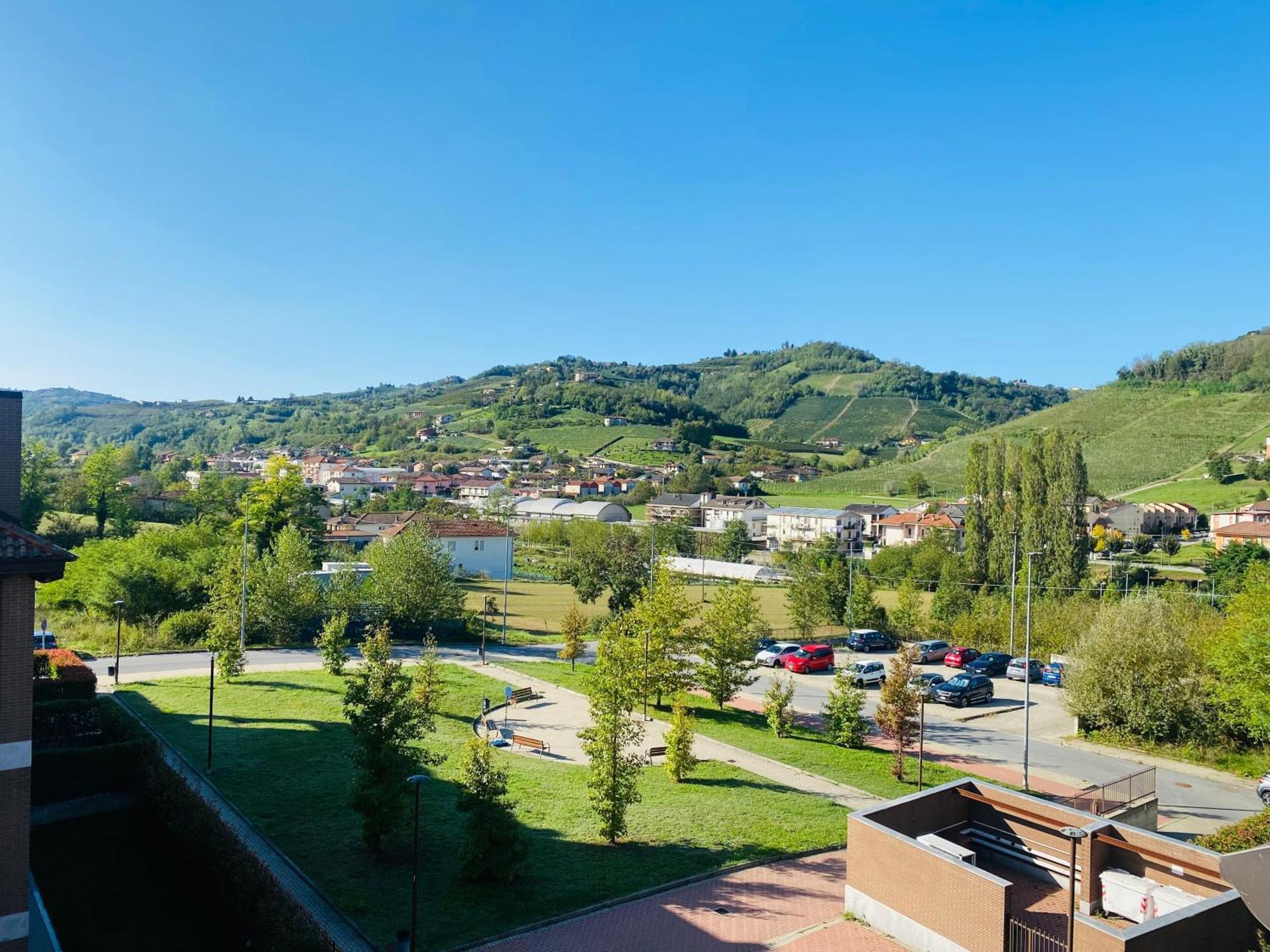 Attico Nel Cuore Delle Langhe - Free Parking Wi-Fi E Ac 阿尔巴 外观 照片